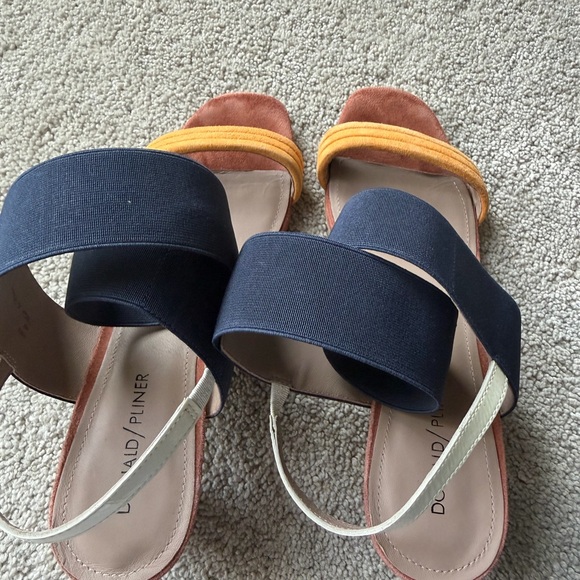 Donald Pliner Colorblock Block Sandals Navy Mustard Suede Slingback Heel size 9 - Picture 8 of 10